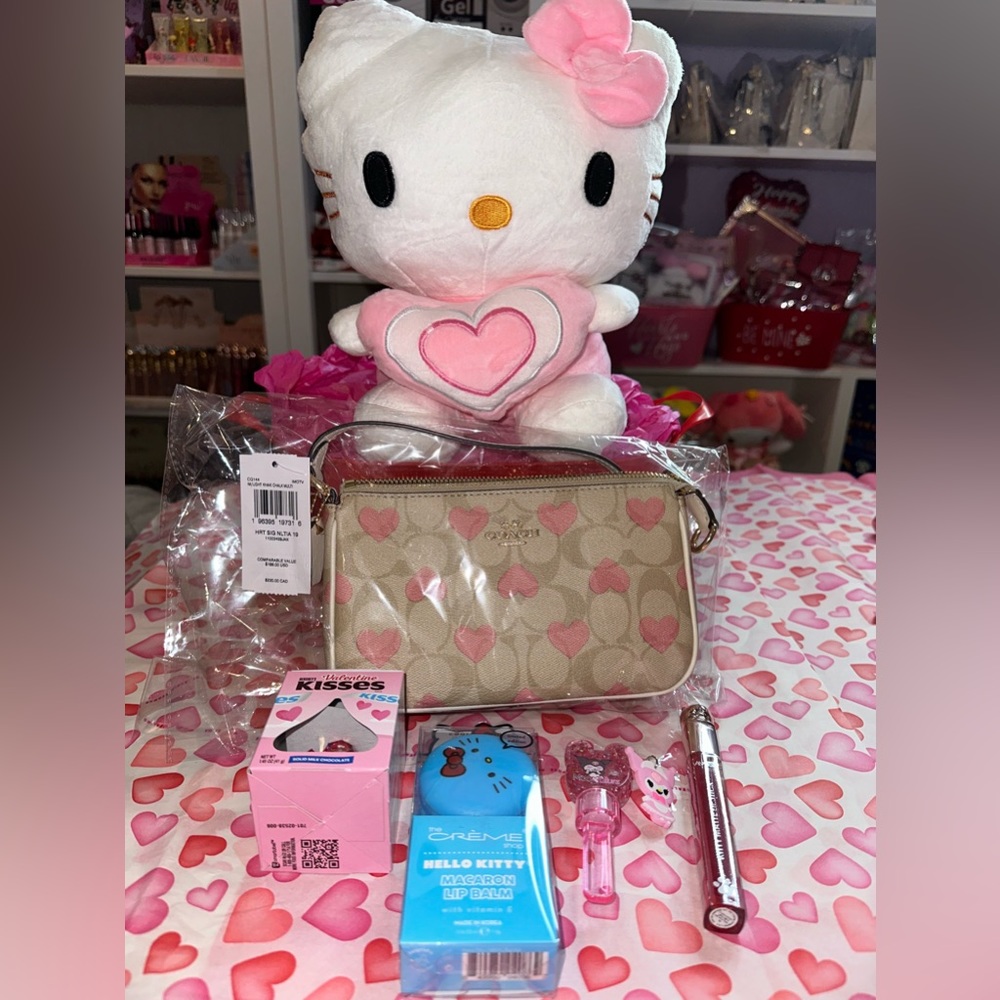 NWT Coach Nolita 19In Signature
Hrt Print Valentines Bundle/free lipstick & more